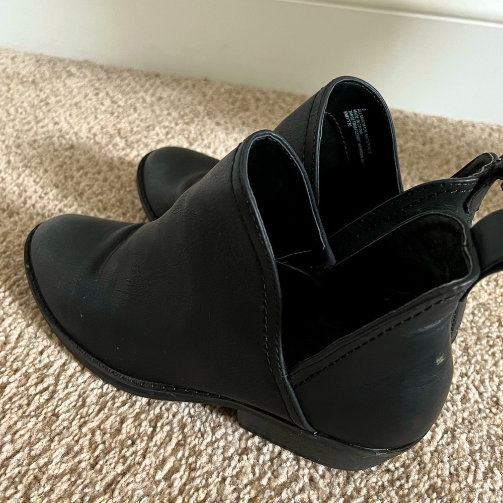 Universal Thread office booties